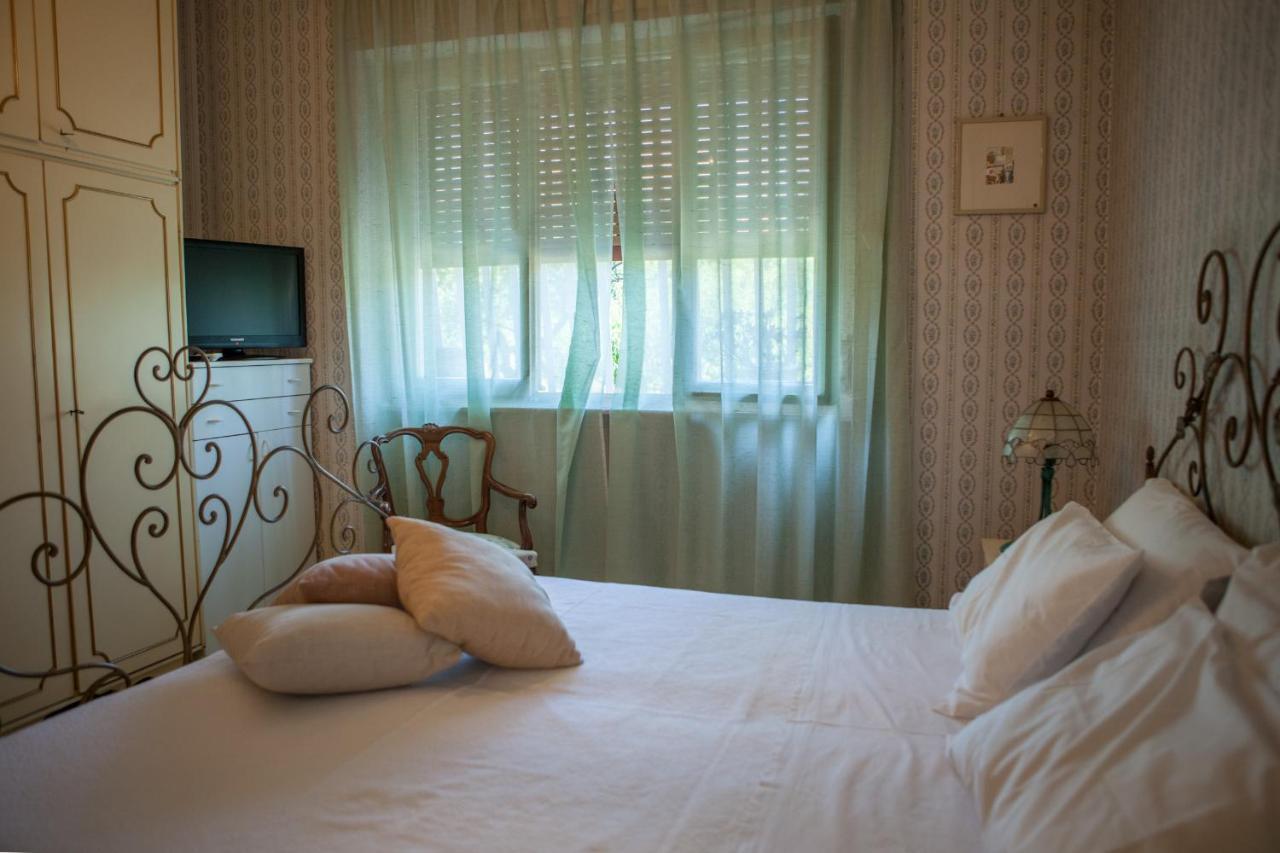 Un Tuffo Nella Baia Di Capomulini Bed & Breakfast Ачиреале Екстериор снимка