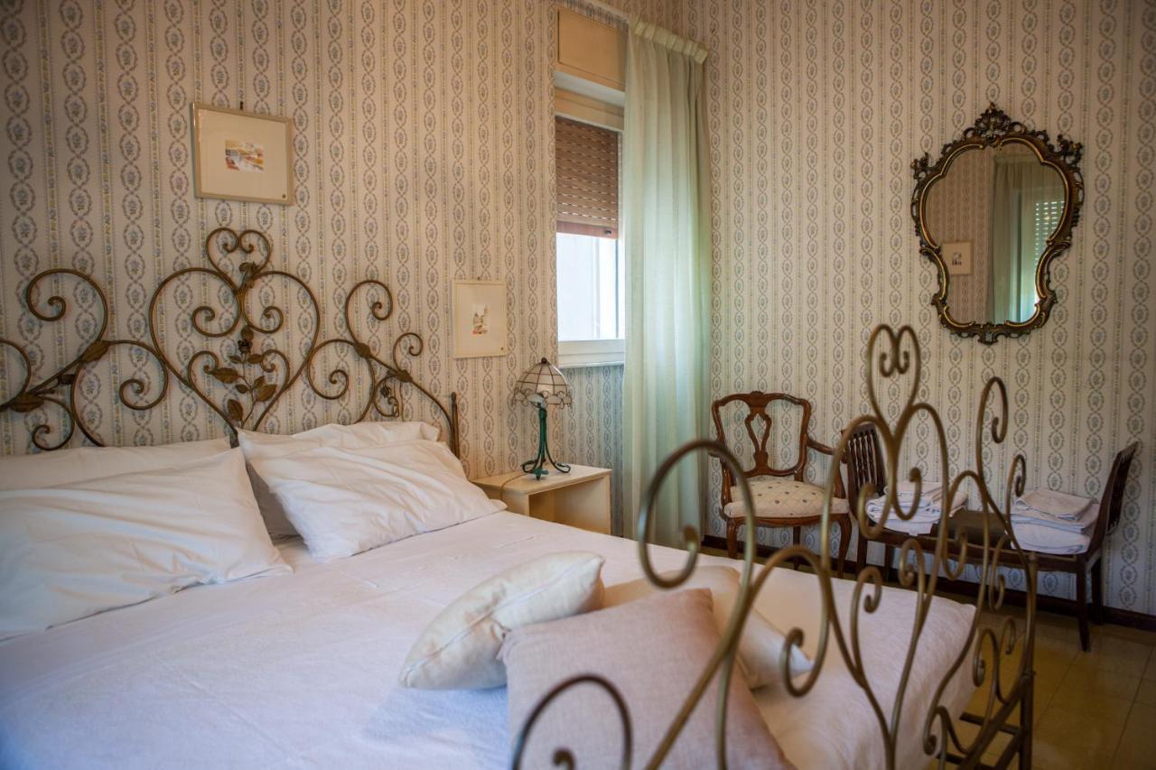 Un Tuffo Nella Baia Di Capomulini Bed & Breakfast Ачиреале Екстериор снимка