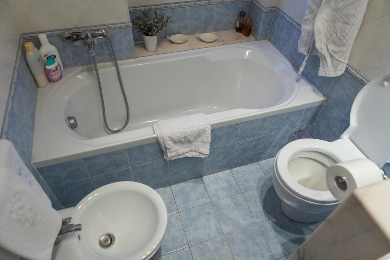 Un Tuffo Nella Baia Di Capomulini Bed & Breakfast Ачиреале Екстериор снимка