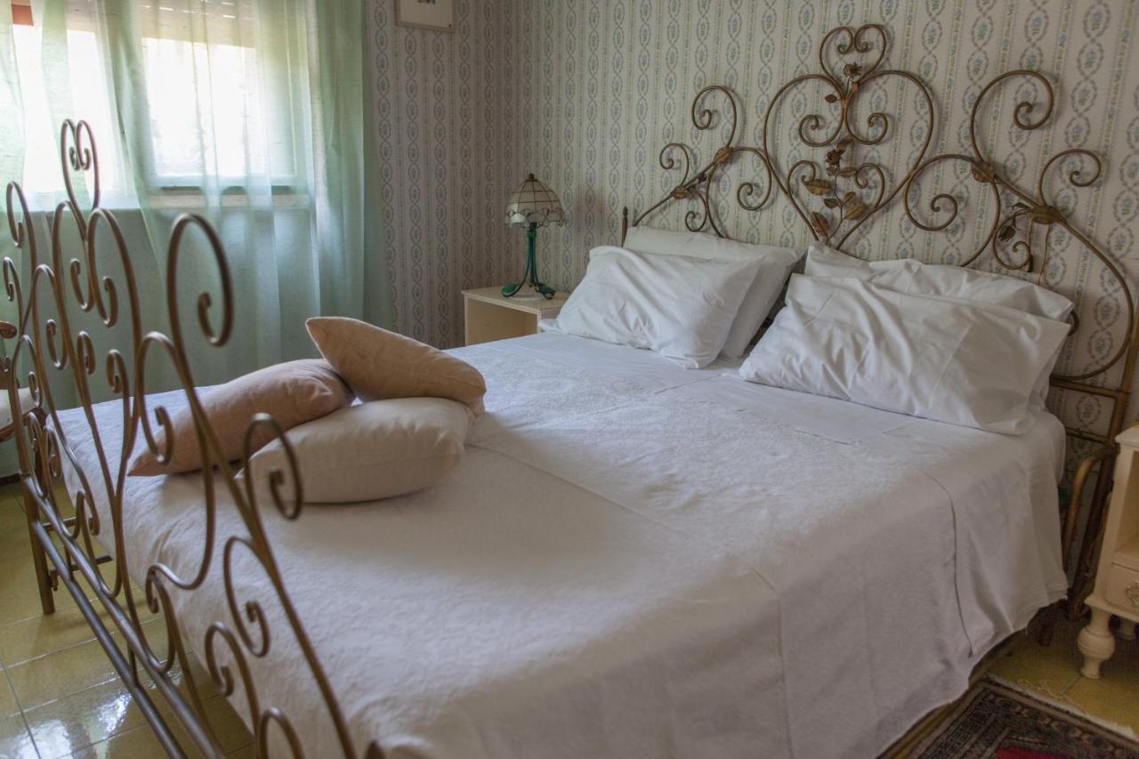 Un Tuffo Nella Baia Di Capomulini Bed & Breakfast Ачиреале Екстериор снимка